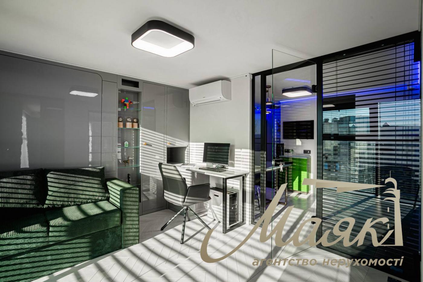 Продаж пентхауса 195 м² з терасою та дизайнерським ремонтом у ЖК Park Avenue VIP, Київ