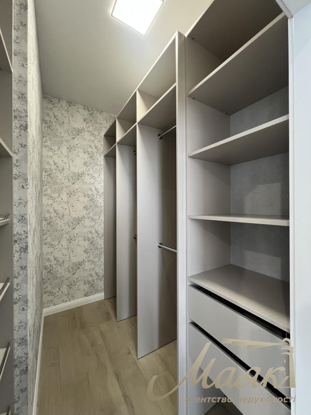 Rent 3-storey duplex 270m2, Kozin