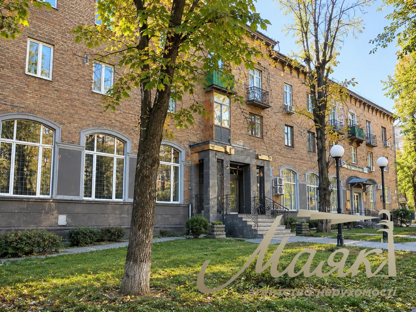 Продаж комерційного приміщення площею 269 м², вул. Васильківська, 7/7