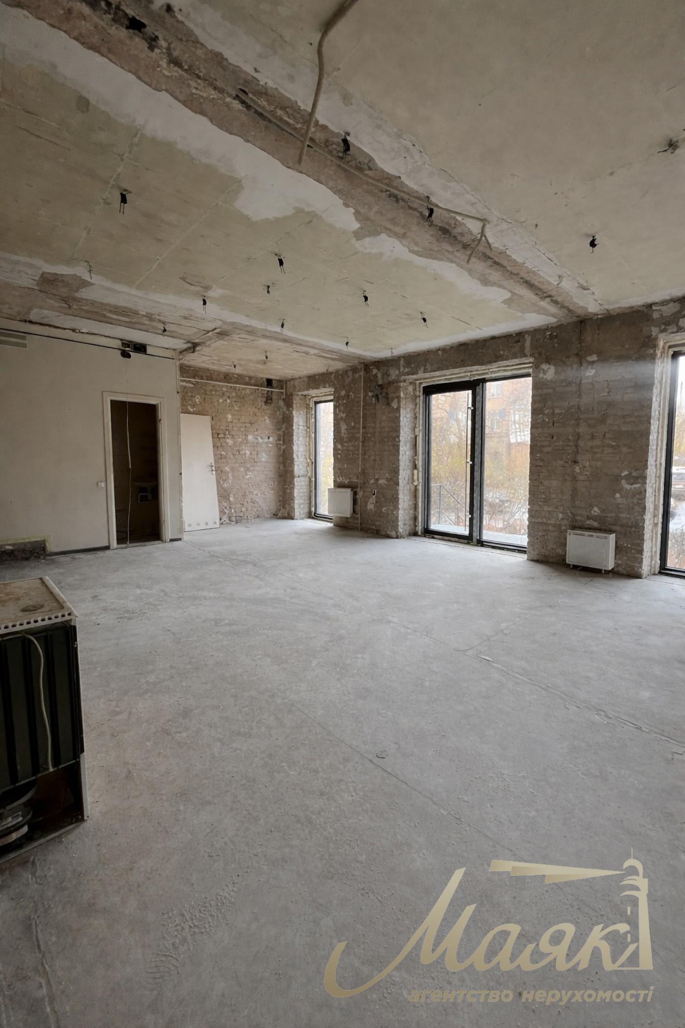 Rent a facade room 40 sq.m. sq. Kateryna Belokur str., Pecherskiy r-n.