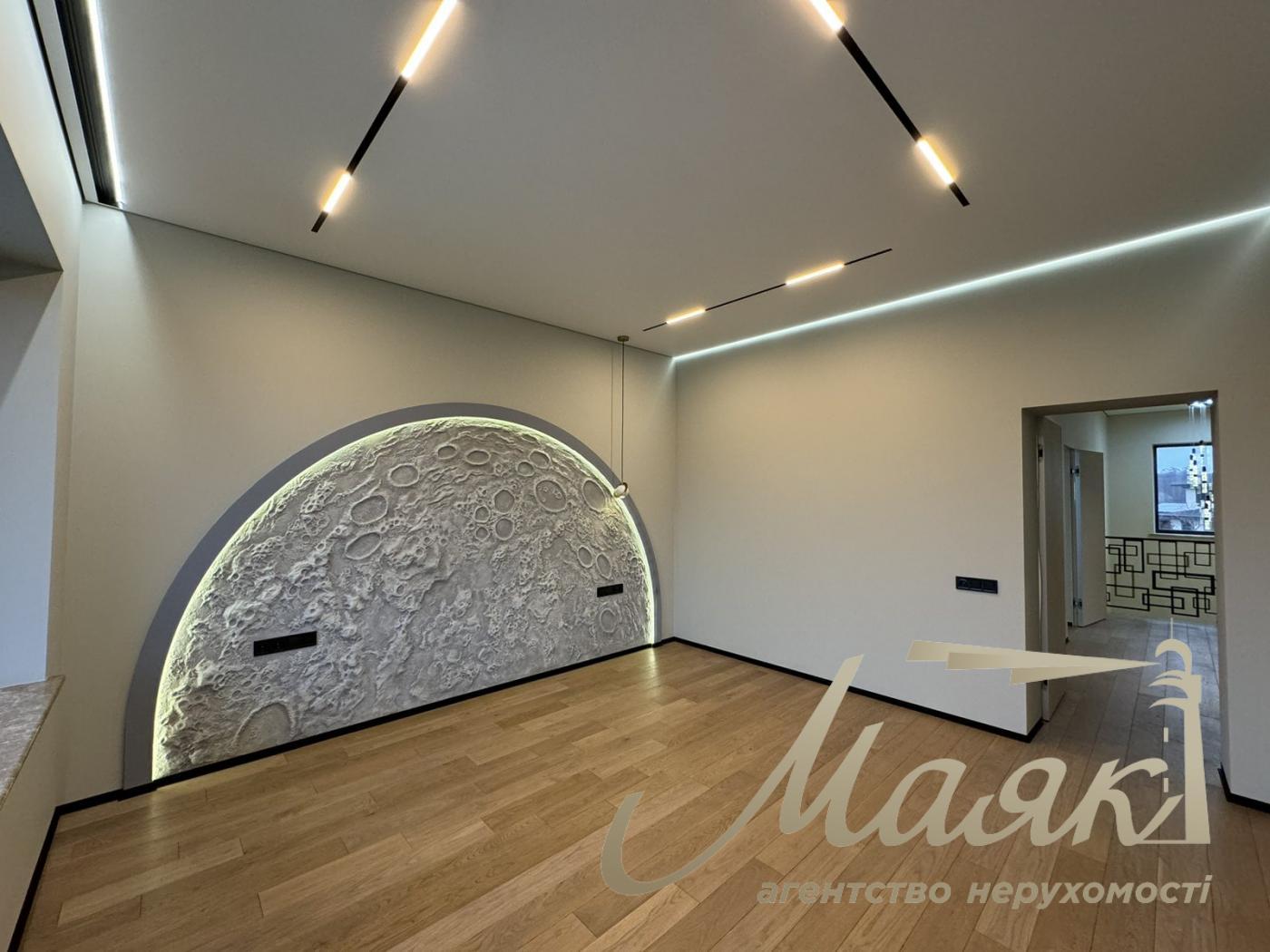 Продажа дома 286 м2  в с.Ходосовка КГ ВИТАГРАД