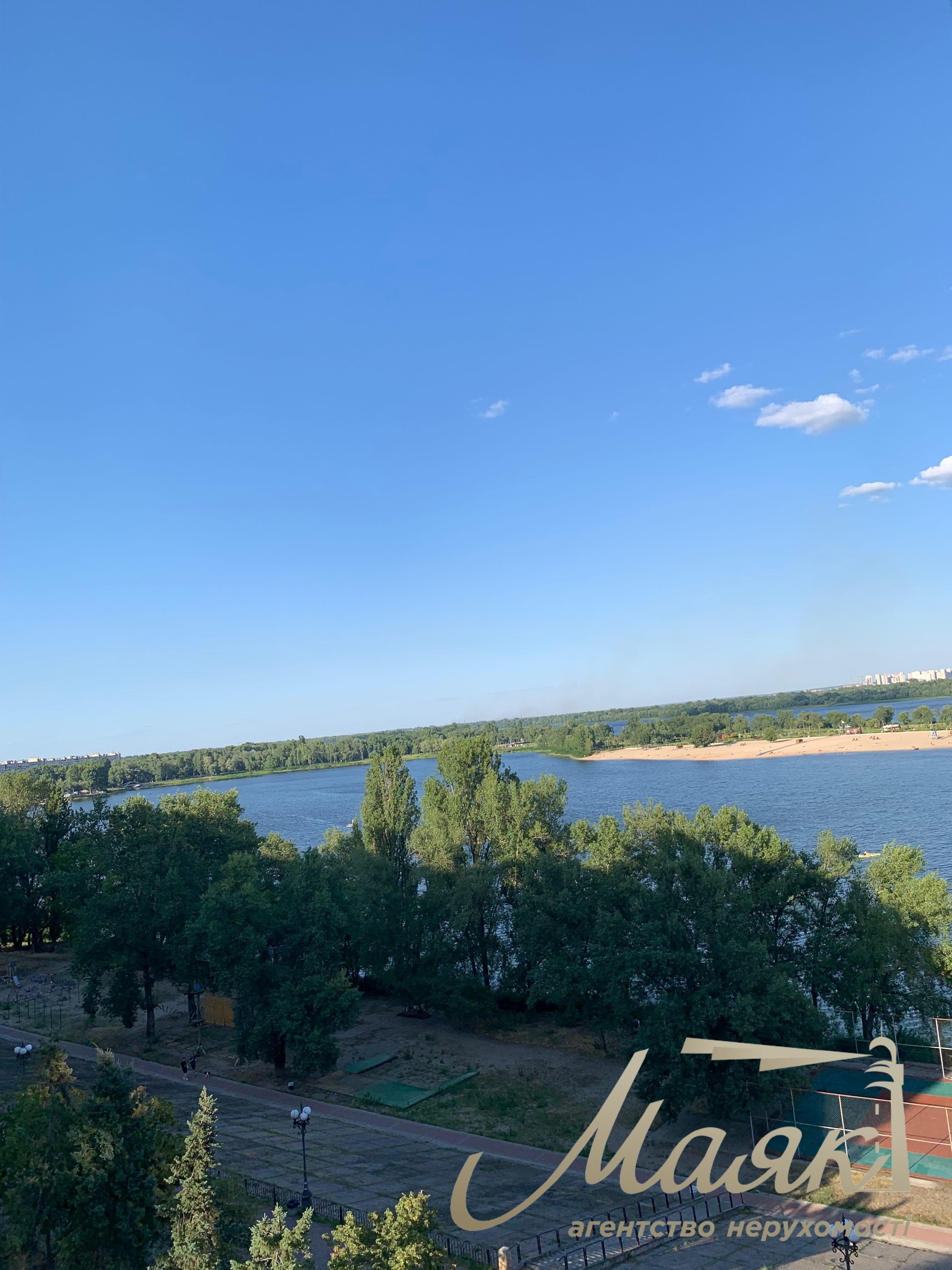 3-room apartment for rent at 12E Ivasyuka Ave., Obolonska Embankment.