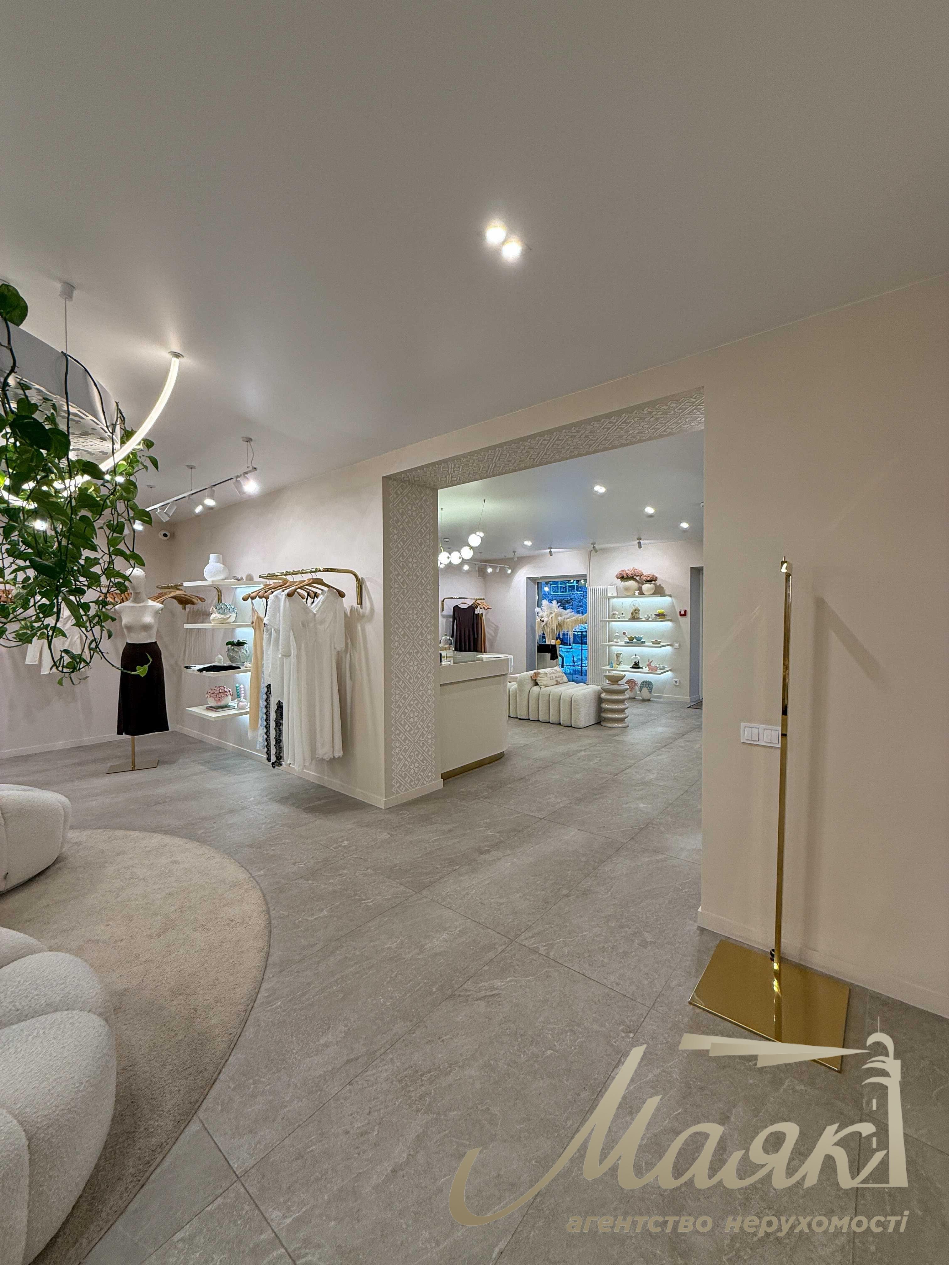 Оренда фасадного комерційного приміщення 86,6 м², район Французького кварталу