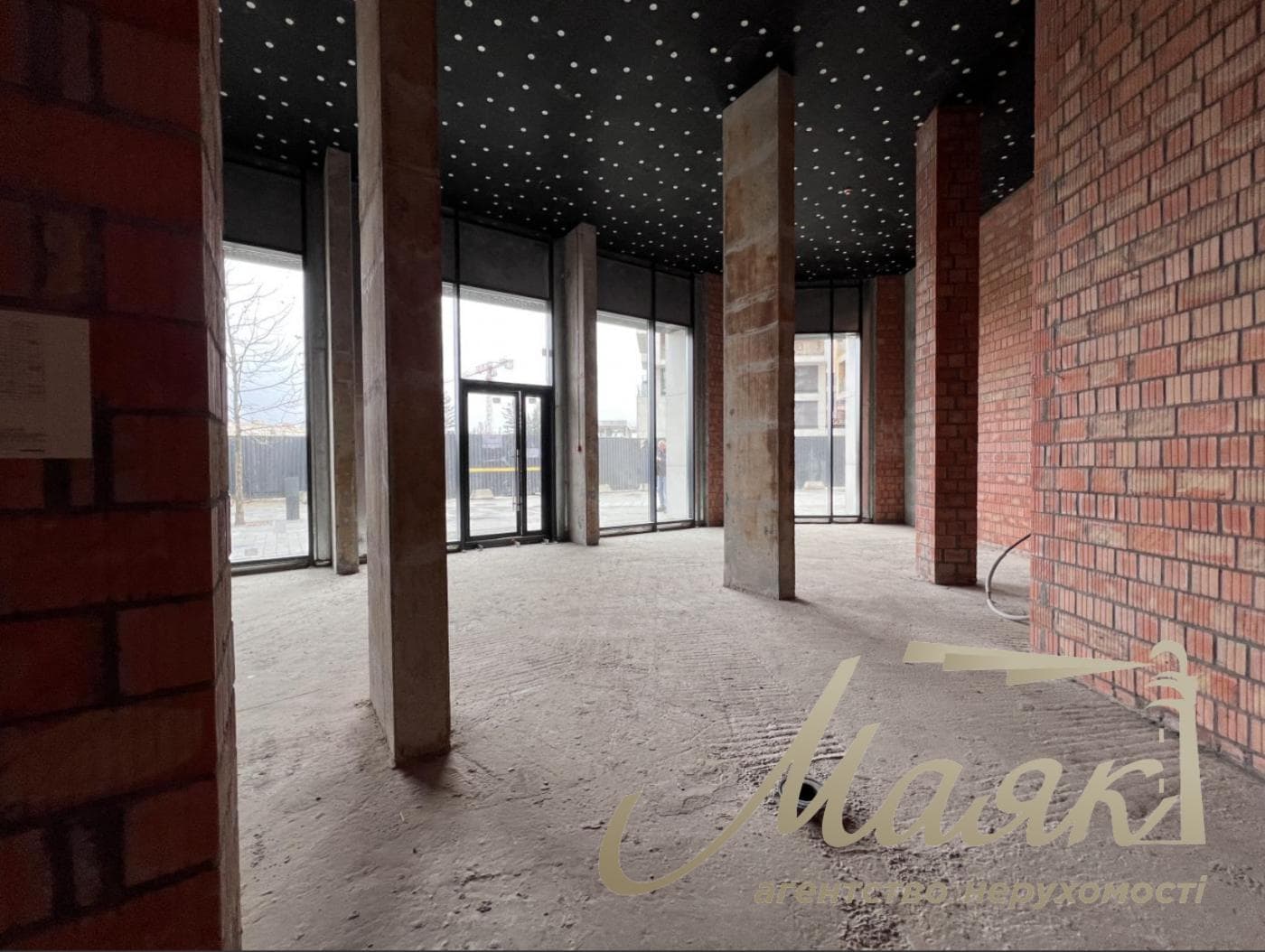 Продаж фасадного приміщення площею 103,3 м², ЖК Unit Home