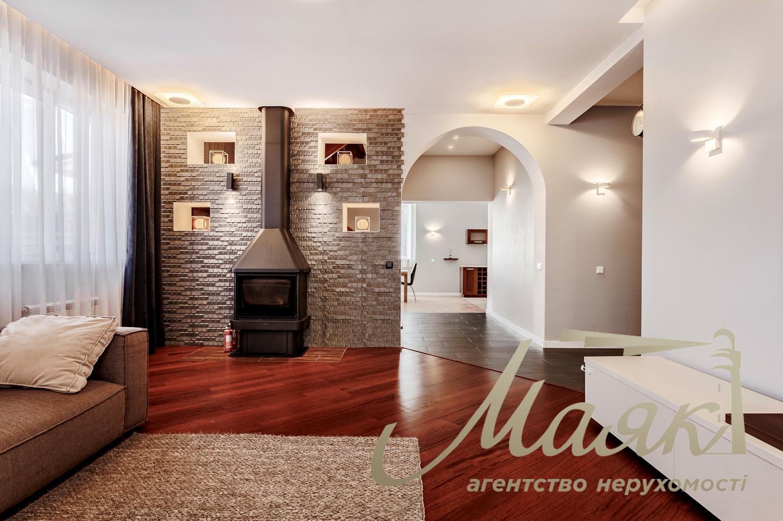 Продаж будинку 233 кв.м. у с.Хотів