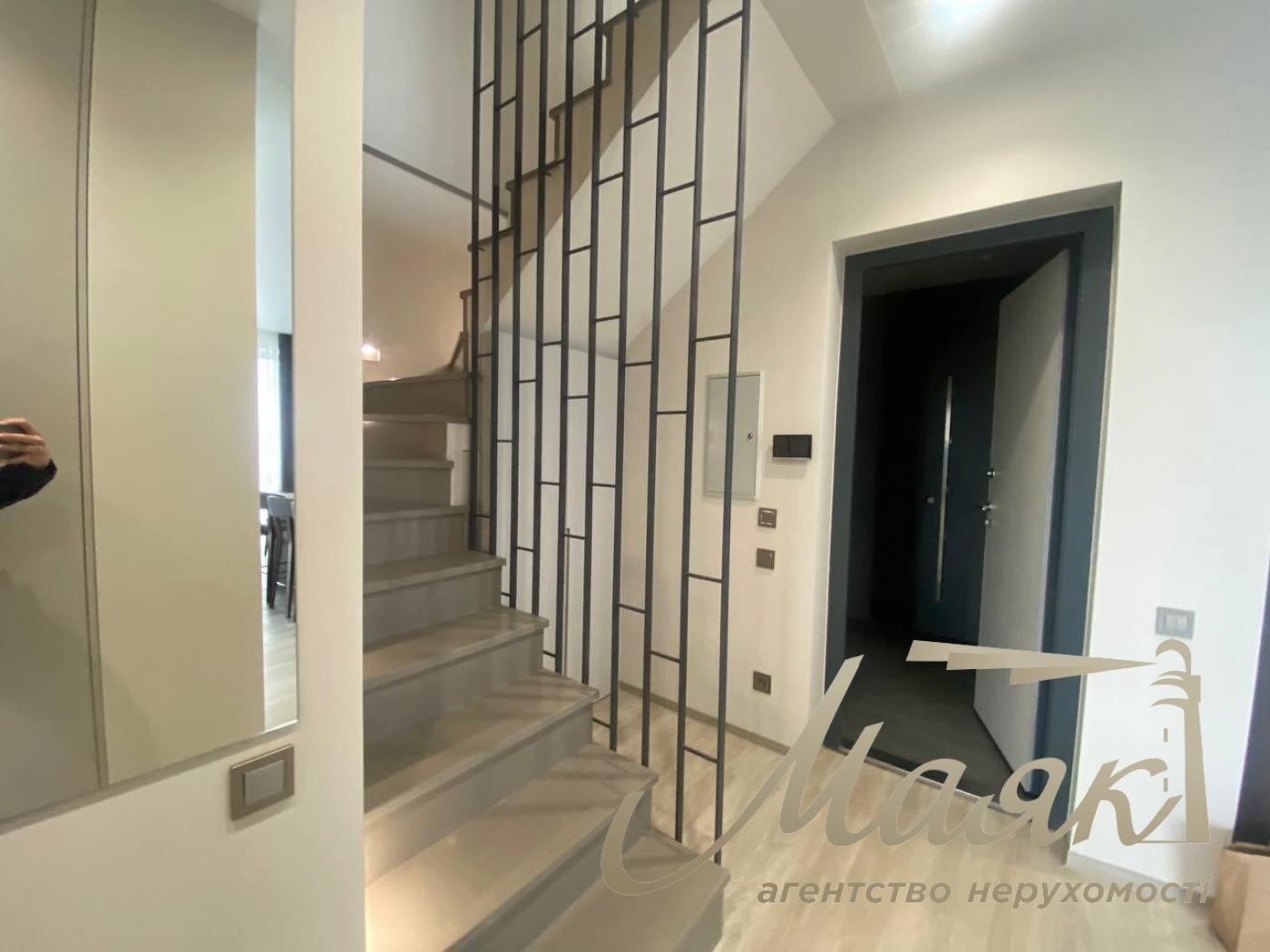 Rent of a three-story penthouse in the Atlantic residential complex at 118 Antonovich Street