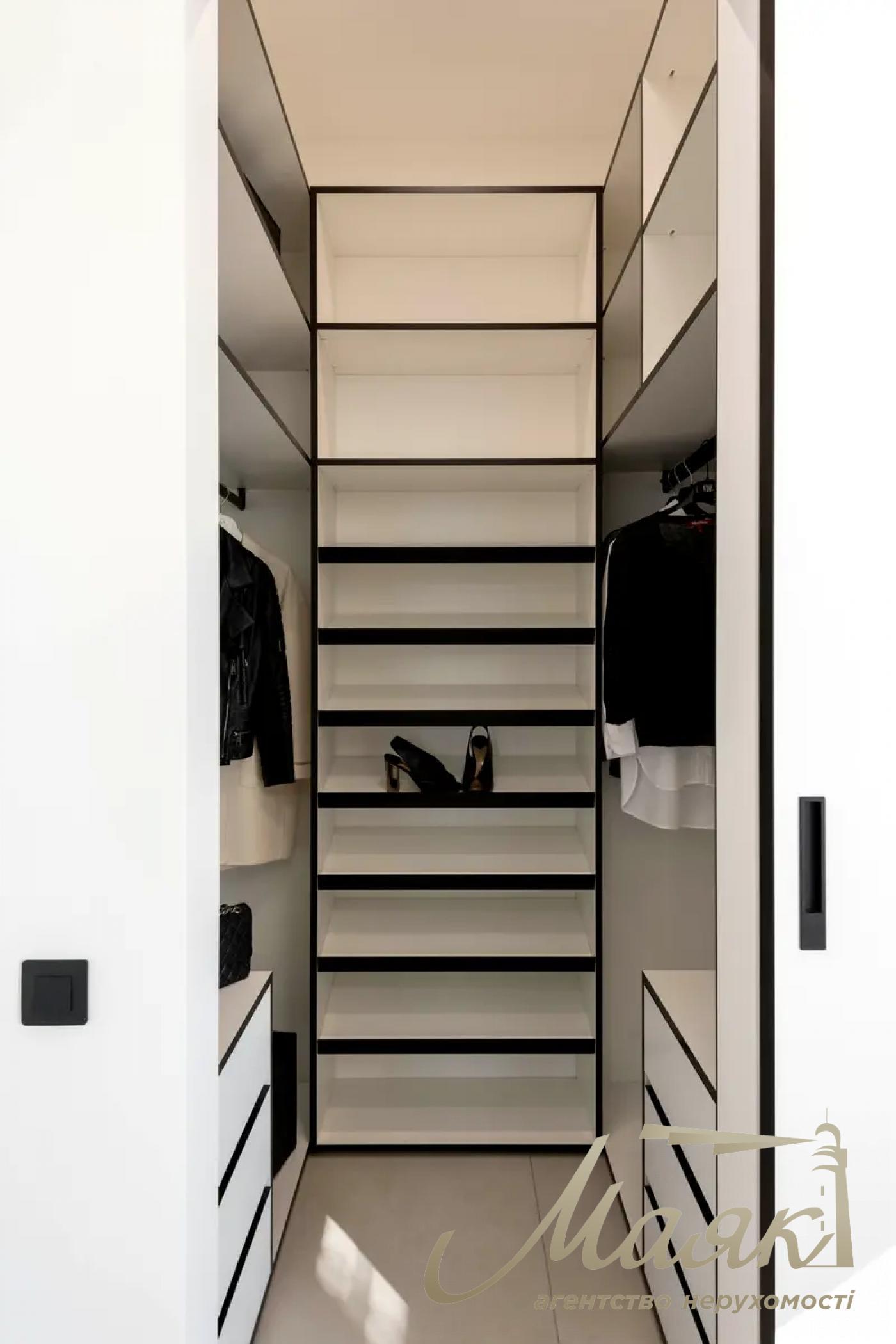 Продаж 3-х кімнатної квартири в ЖК Солом'янський вул. Університетська вул., 17-А