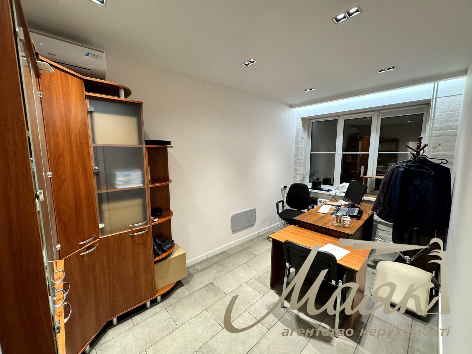 Оренда офісного приміщення (272 м²) у центрі, вул. Шовкова, 7-А