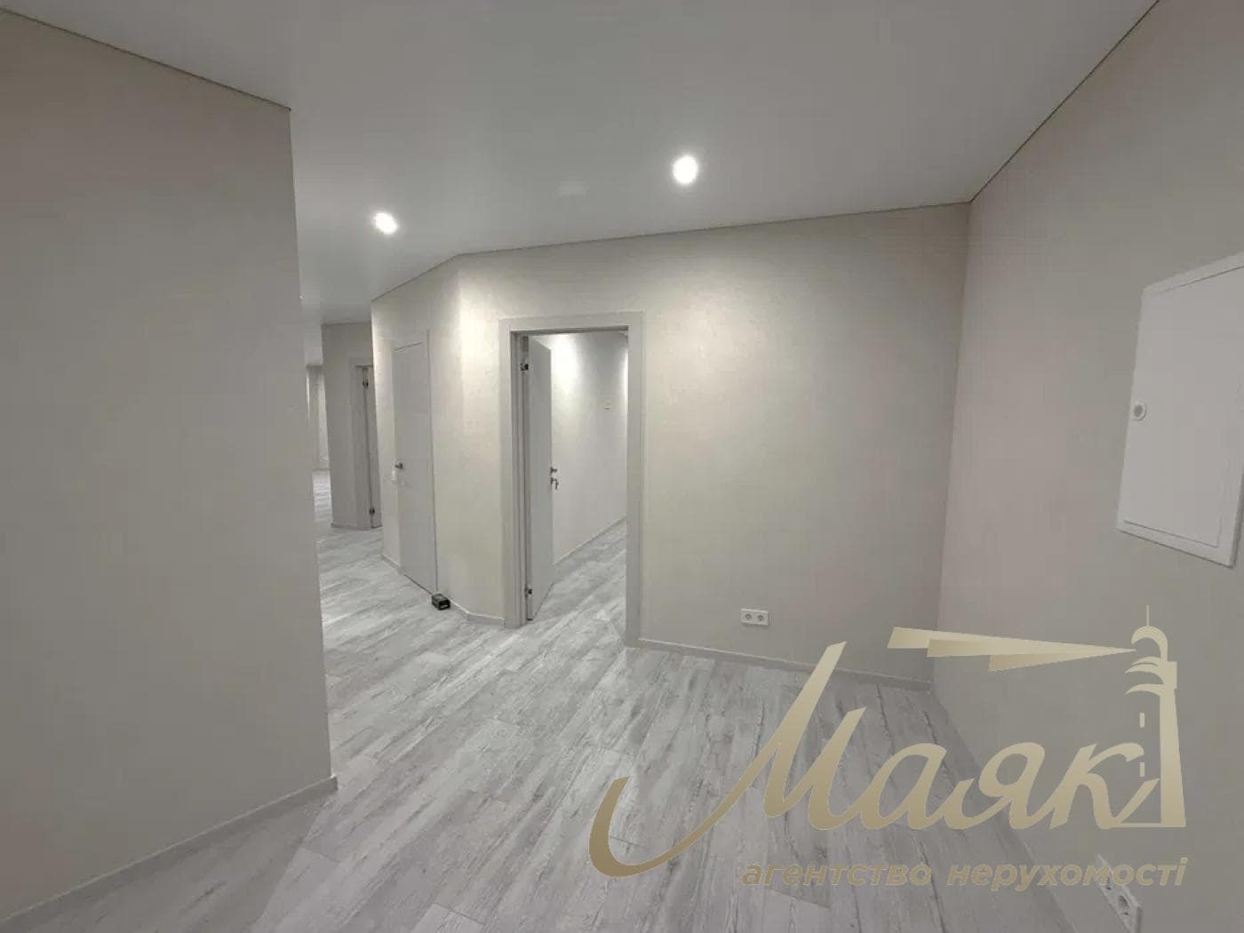 Оренда офісного приміщення площею 95 м² у ЖК «Manhattan City»