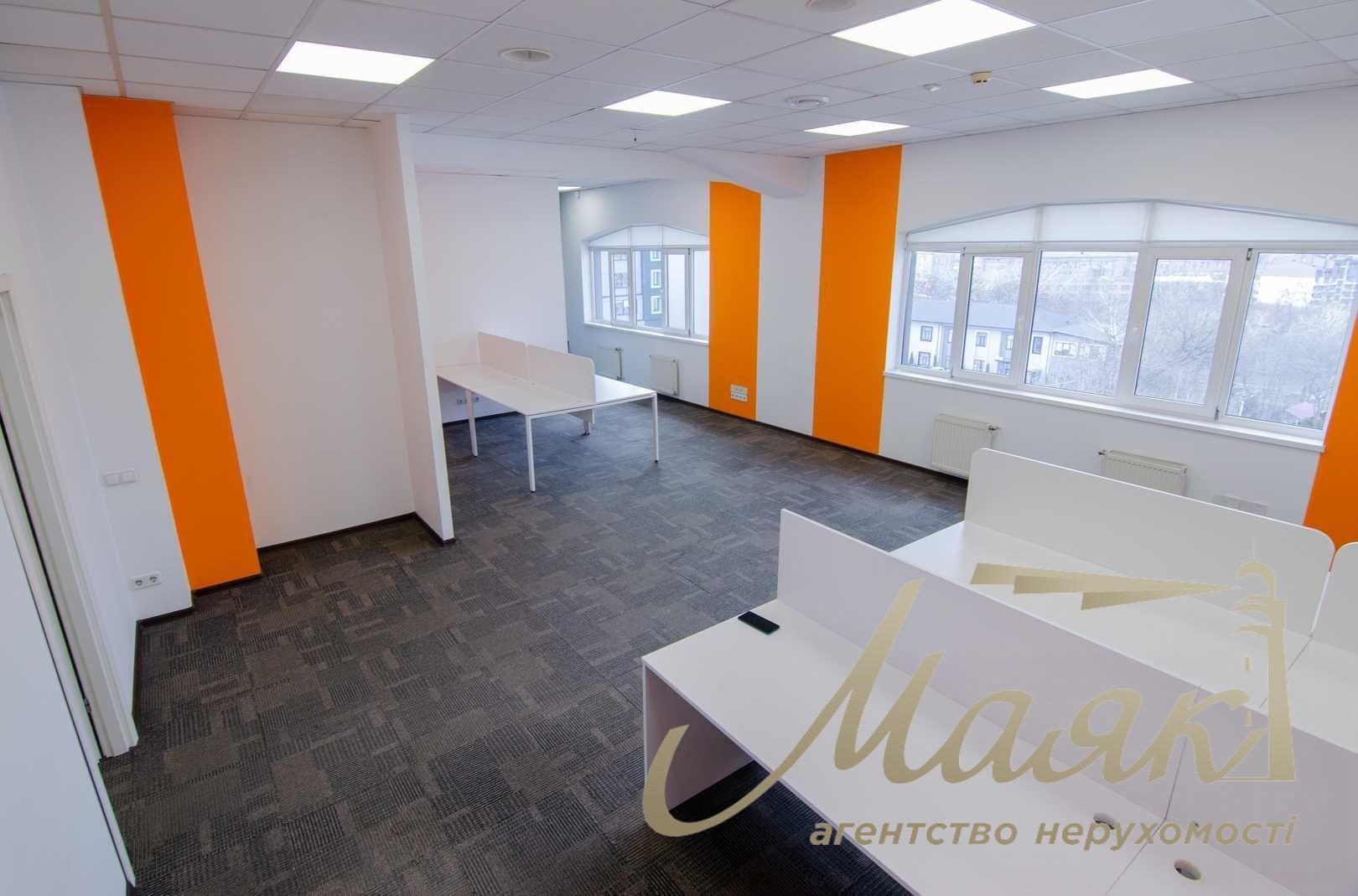 Office for rent 268 m2 in Business City business center