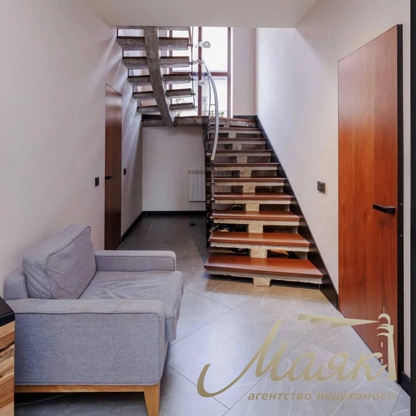 Оренда будинку на Осокорках 415 м2