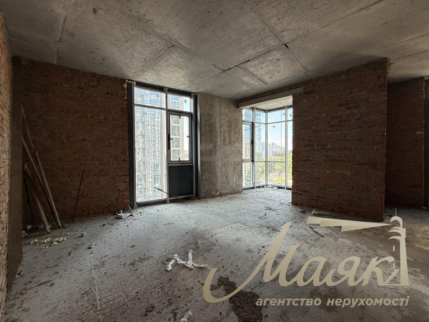 For sale 4-bedroom apartment Residential Complex Novopecherskie Lipki