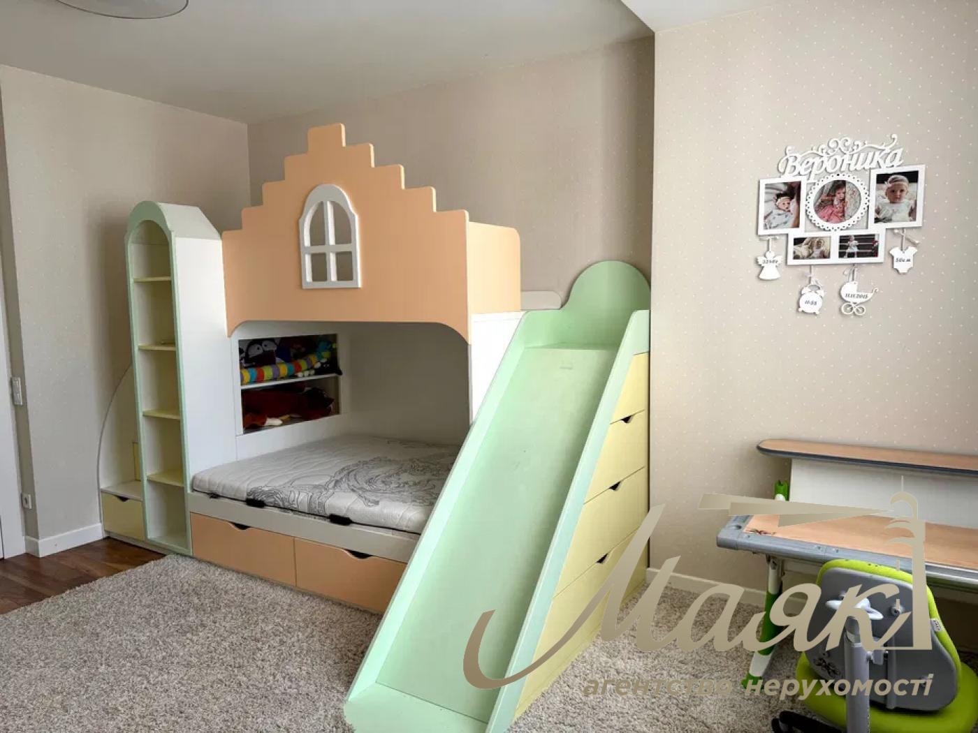 Продаж 4к квартири ЖК Молодіжний Квартал, вул. Чавдар, Осокорки