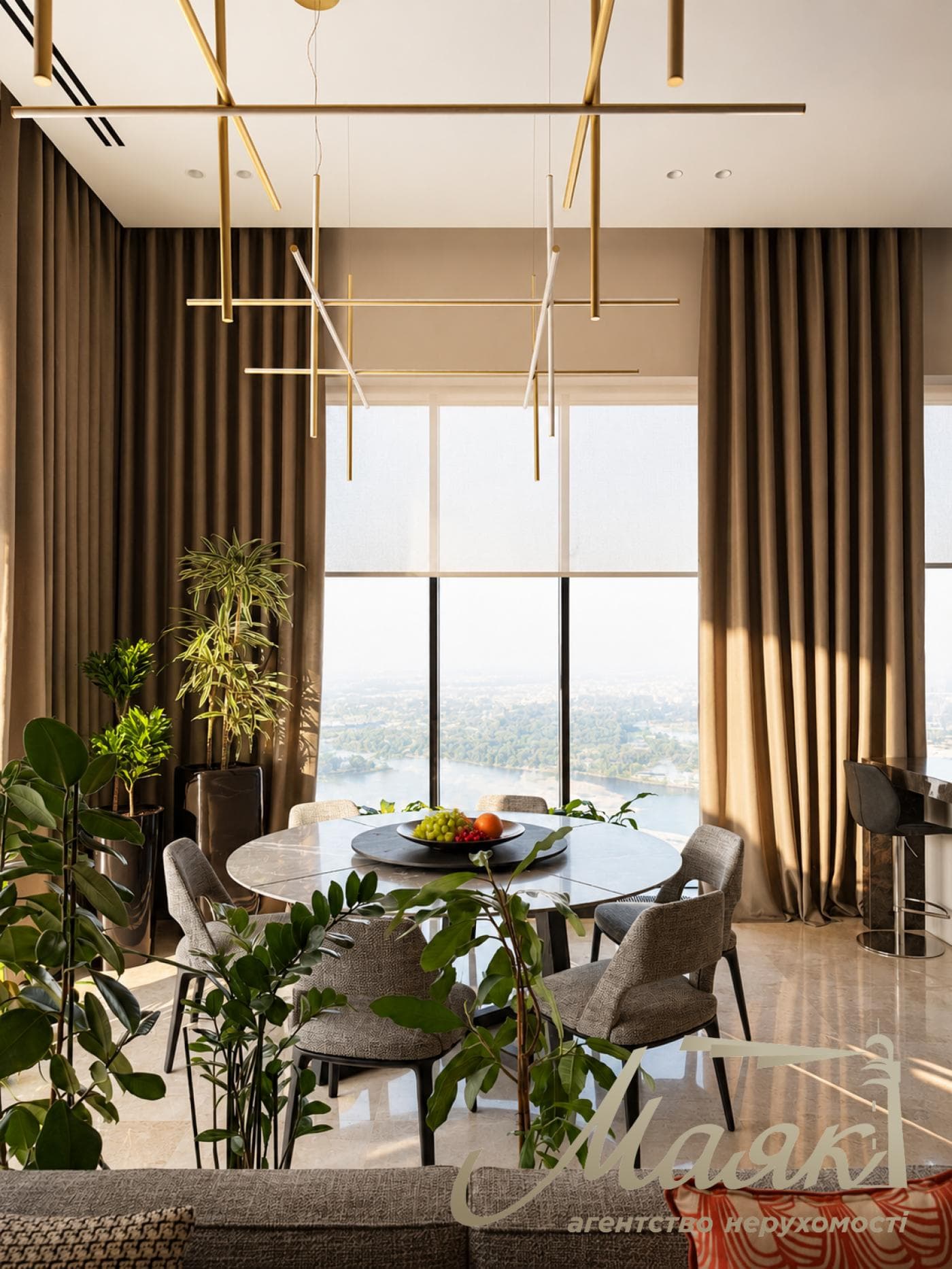 Exclusive 245 m² penthouse with a view for sale in the “Parus” residential complex, 1 Obolonska Embankment
