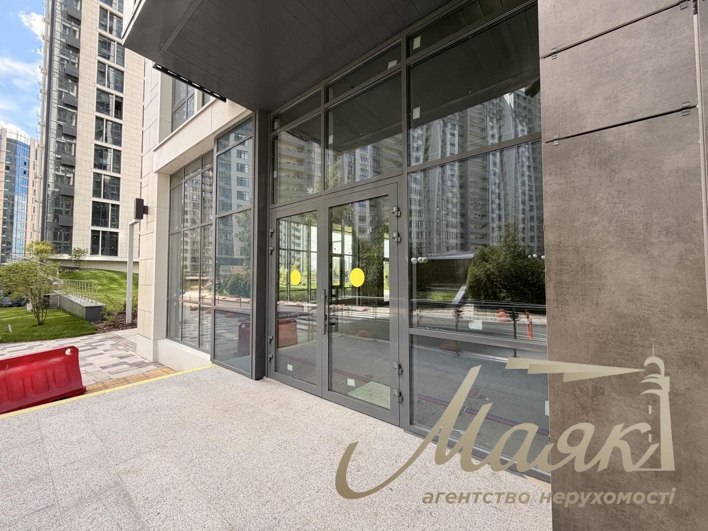 Rent a facade room 182m2, Residential Complex Novopecherskie Lipki