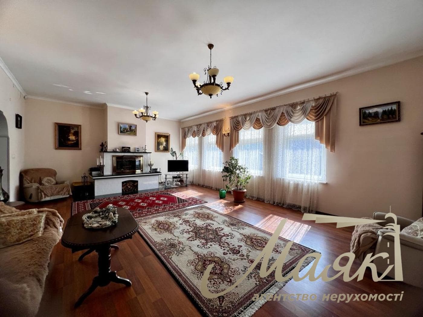 Продажа 4 -х этажного особняка 800 м2 в центре г. Буча, Киево-Святошинский район