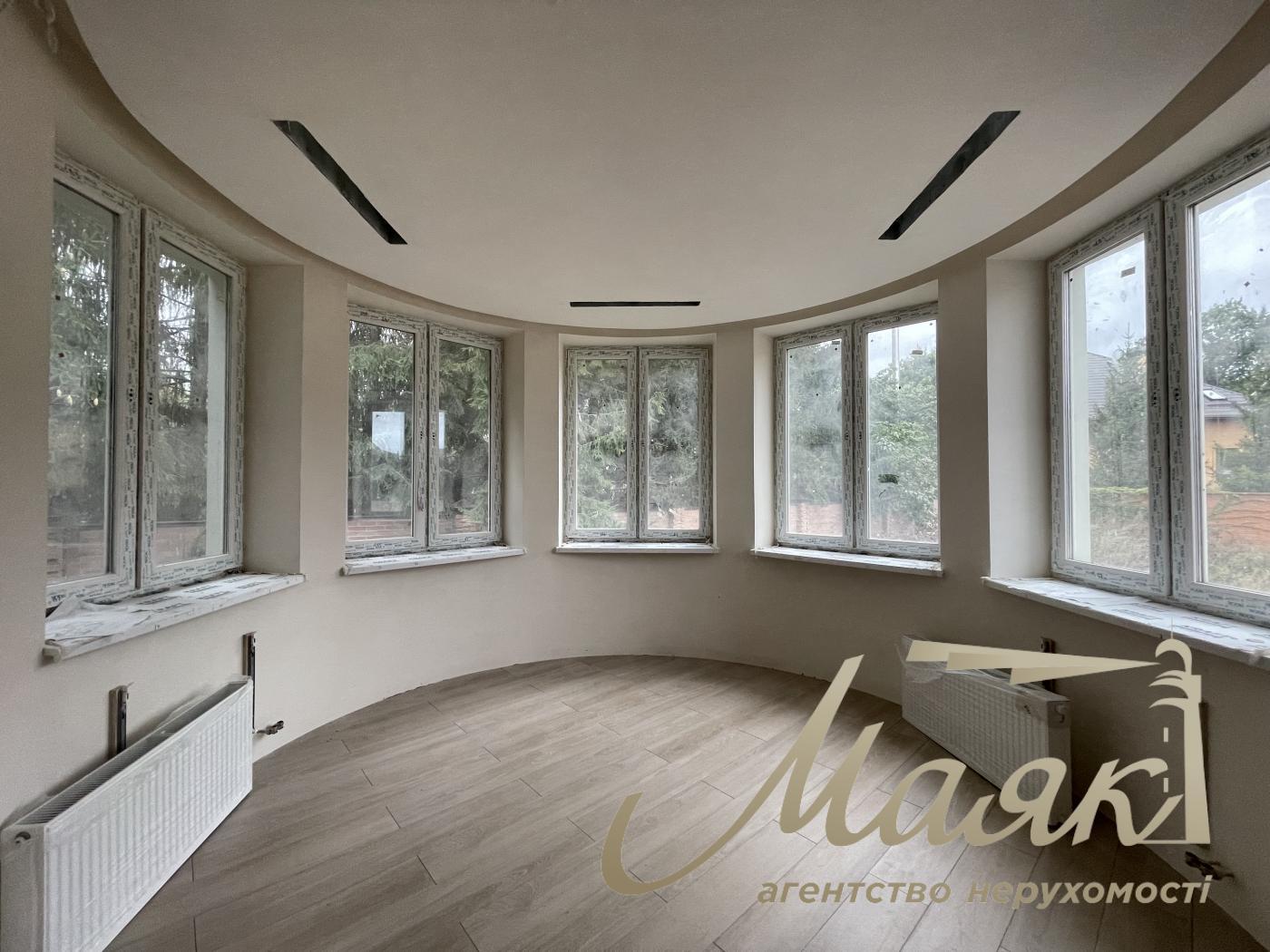 Продаж будинку з гаражем 365м2, ділянка 15 соток у КМ "ОБРІЙ - К" вул. Центральна, у с. Козин,