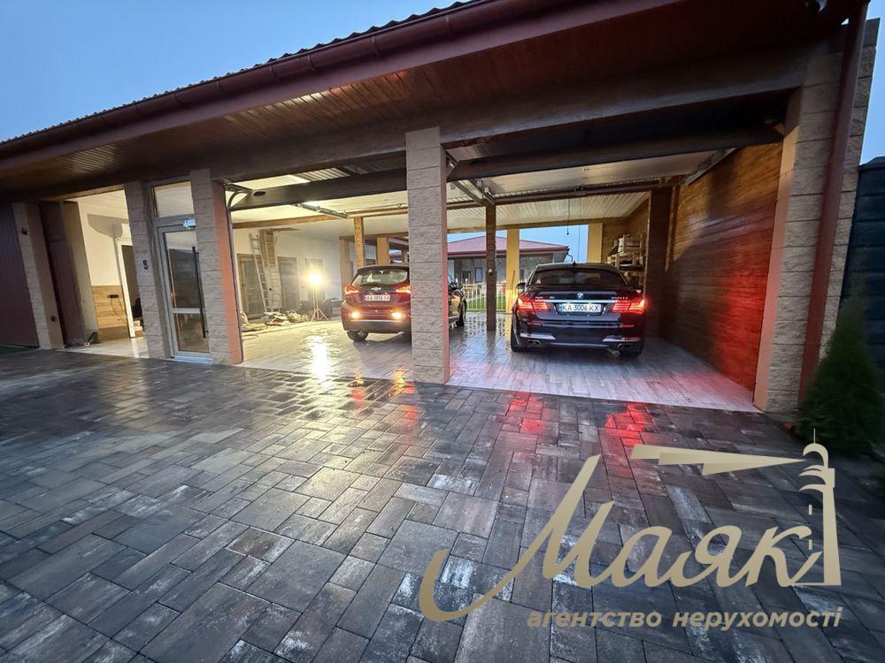 Продаж нового будинку загальною площею 275 м² на доглянутій ділянці 8,7 соток с. Гореничі