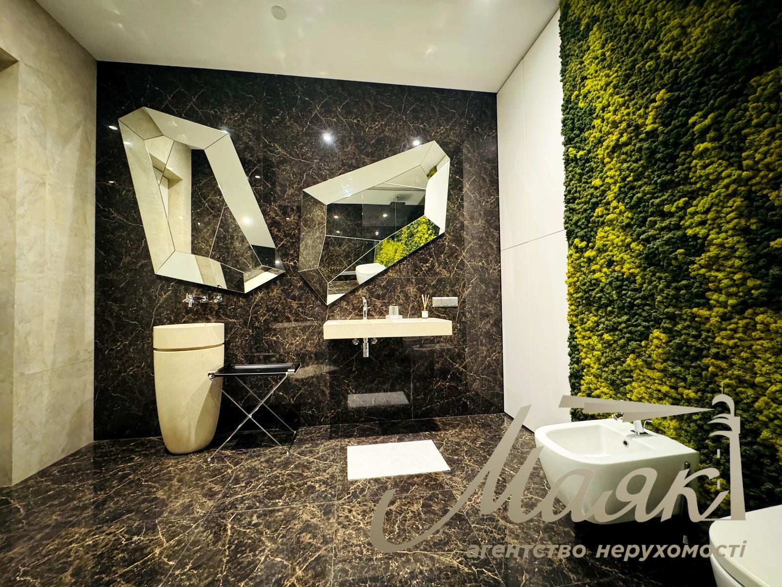 Rent 3-bedroom apartment LCD Novopecherskie Lipki, Verkhoglyada street (Dragomirov)