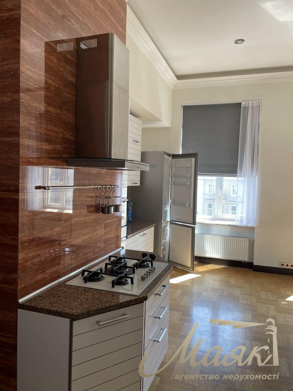 Аренда 4-к квартиры 200 м2, центр Києва, Площа Украинских Героев