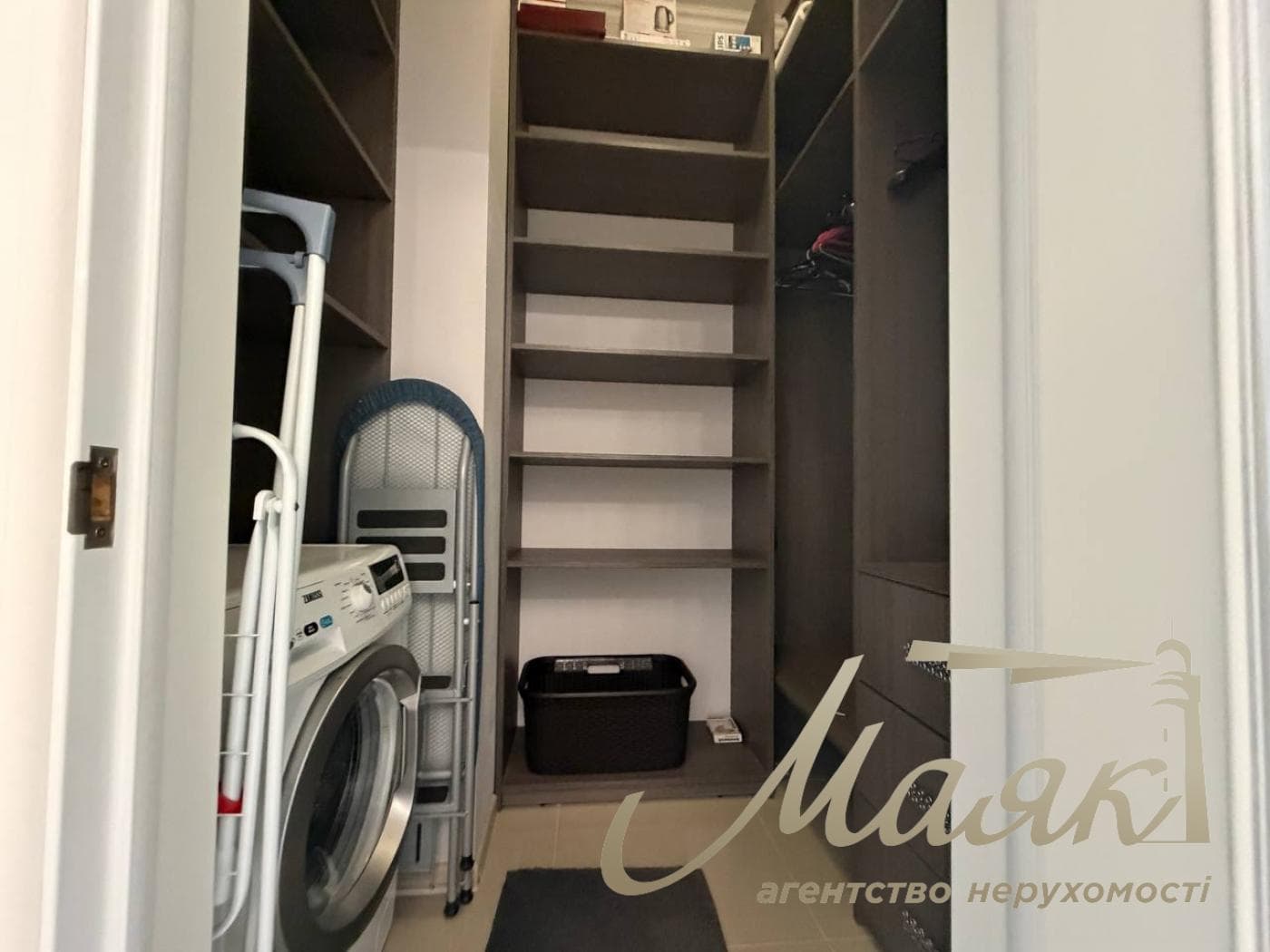 2-room apartment for rent in the Panorama residential complex in Pechersk, at 44-A Konovaltsa Street.