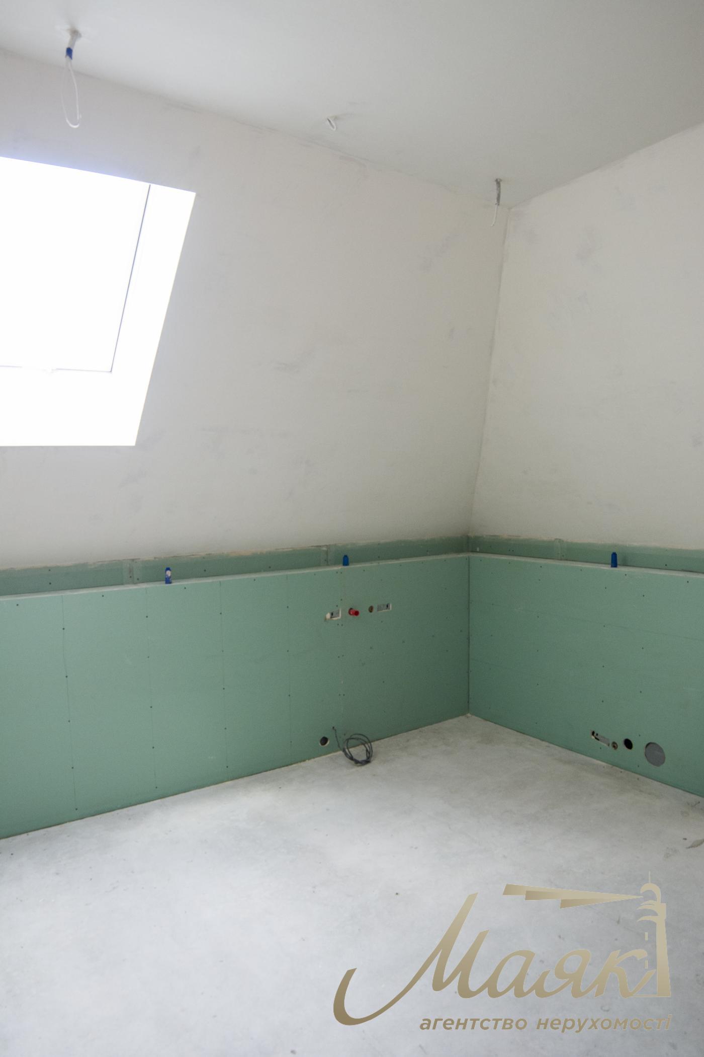 Продаж будинку з гаражем 365м2, ділянка 15 соток у КМ "ОБРІЙ - К" вул. Центральна, у с. Козин,