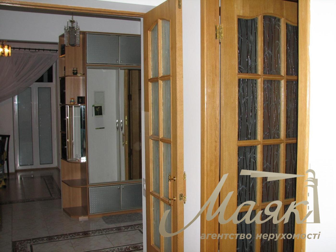 Rent 2-room apartment Bankovaya st., Center, Lipki