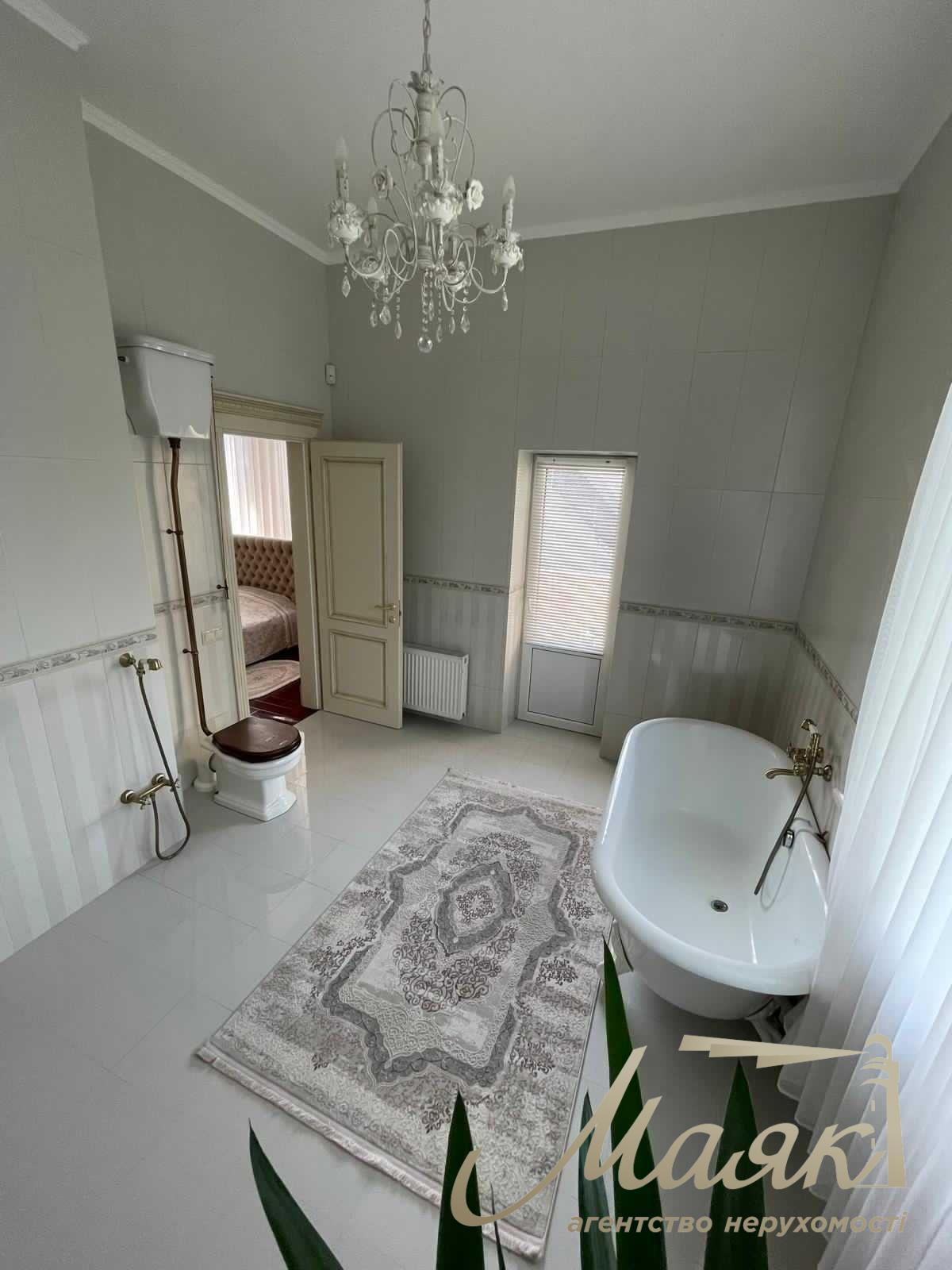 Продажа дома 630м2 с басейном в с.Лесники, Киево-Святошинский район,