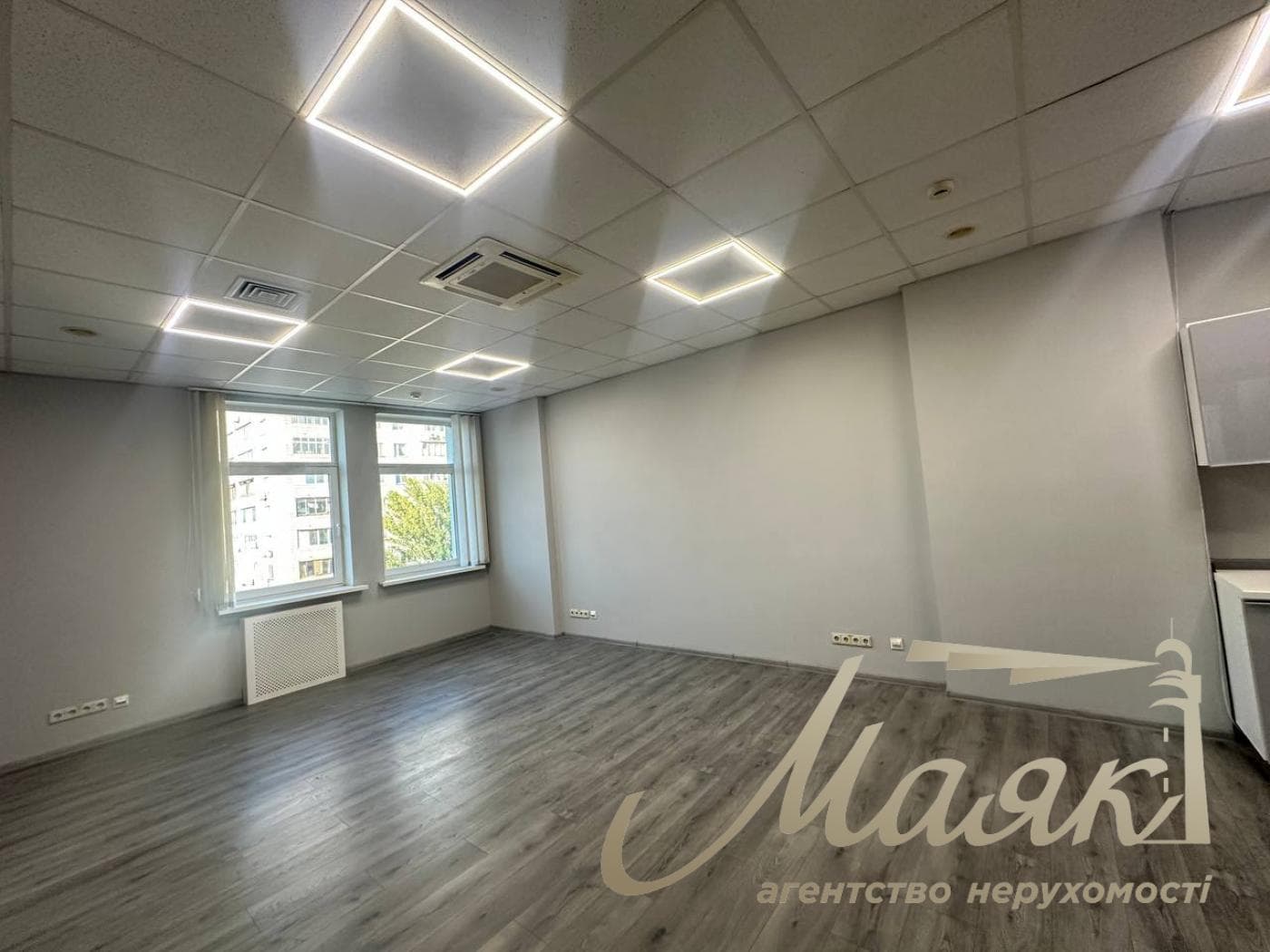 Оренда офісу площею 500 м² на провулку Крестовому, 2, Арсенальна.