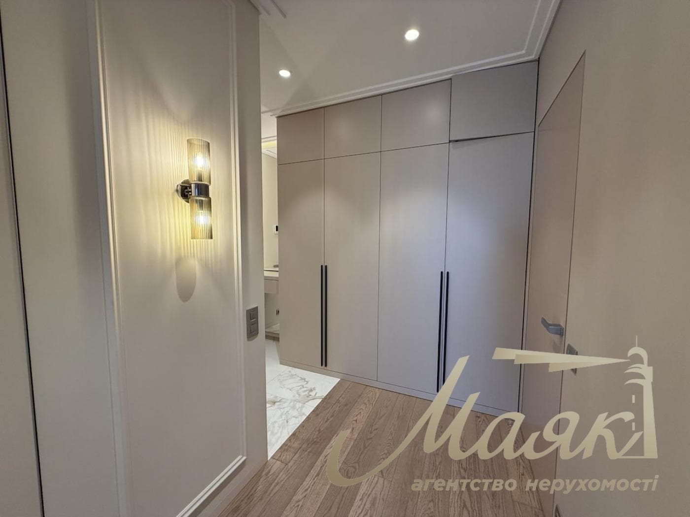 3-room apartment for rent in the "French Quarter 2" residential complex, 3a McCain Street, Pechersk