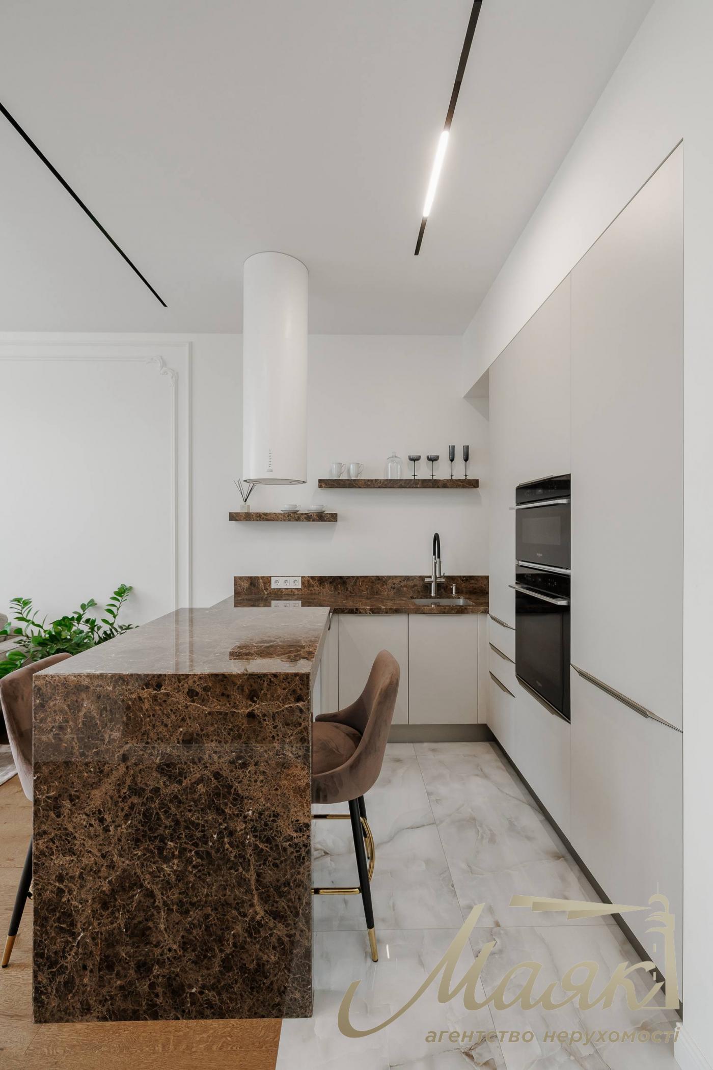 For sale 1k apartment 55 m², LCD "Novopecherskie Lipki", Verkhoglyada/Dragomirov str. 15B, Pechersk district