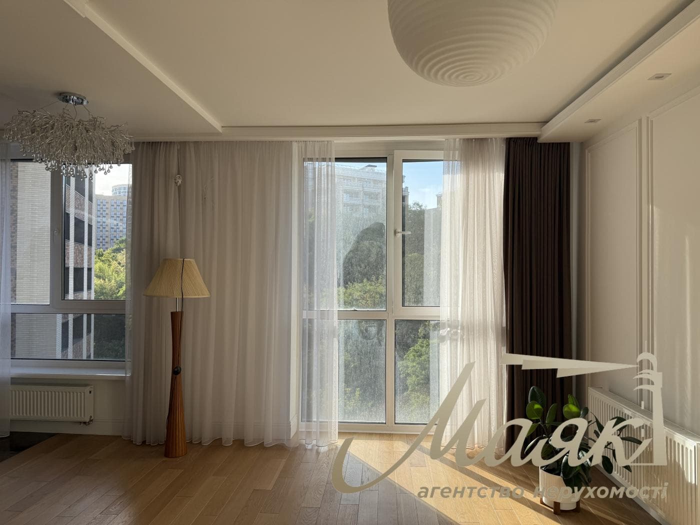 Продаж нової дизайнерської 2-кімнатної квартири площею 86 м², «Поділ Плаза & Резиденс»