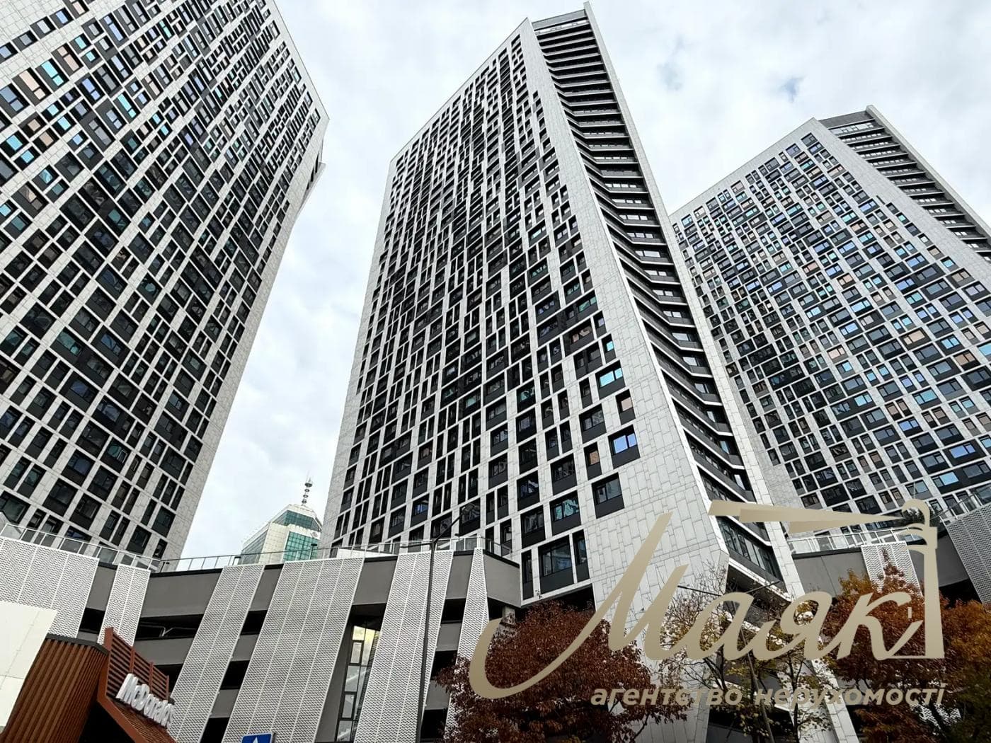 Manhattan Condominium | Commercial Space, 104 m² | $350,000