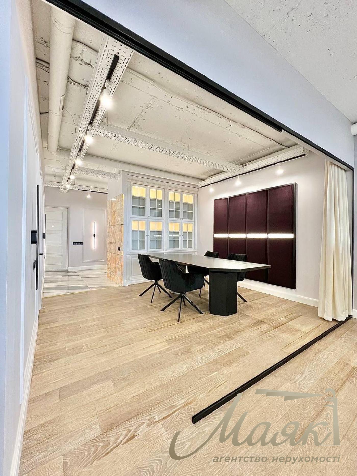 Sale of office with tenant Business Center Carnegie, Klovsky descent street