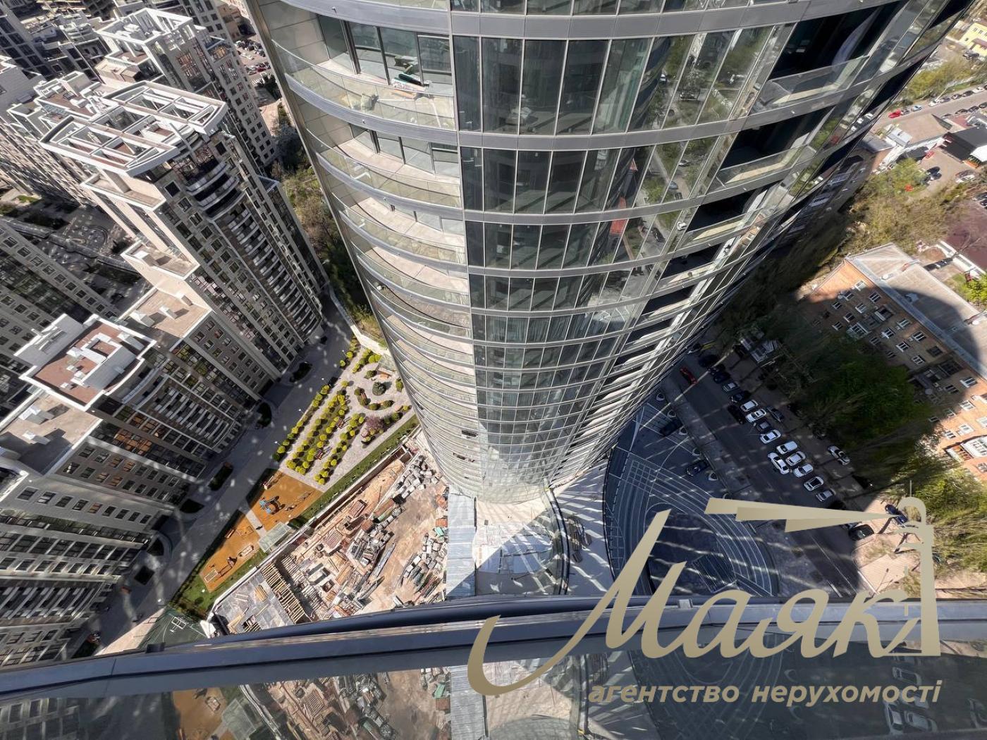 Продаж видової 1-ї кімнатної квартири, 63 м3 у ЖК Taryan Towers