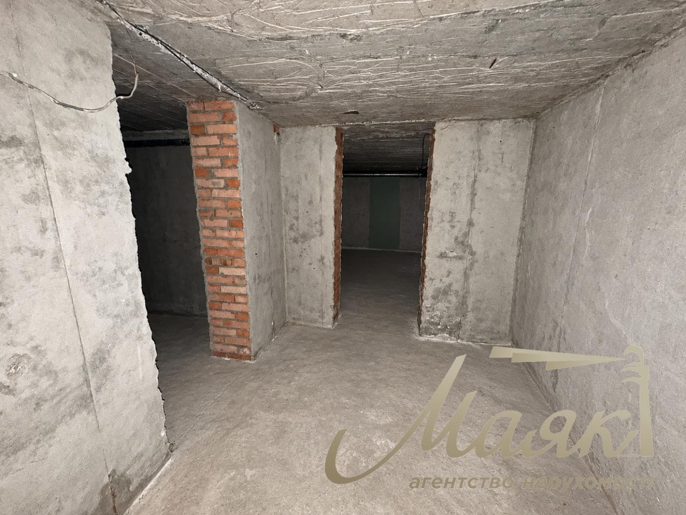 3-story house for sale, 325 m², village of Plyuty