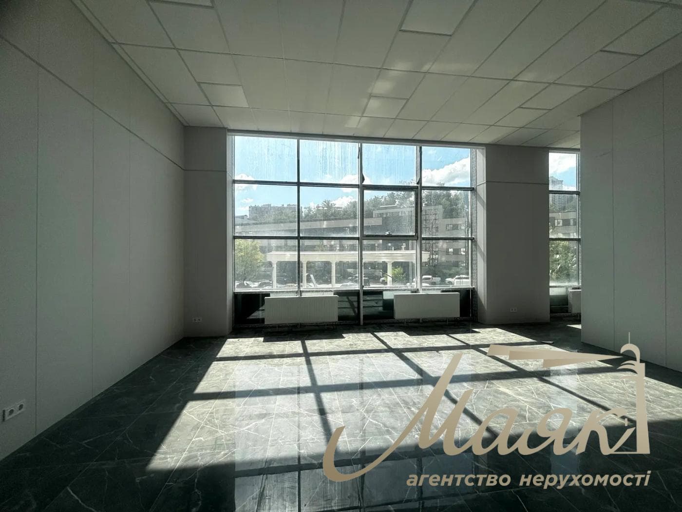 Оренда офісного приміщення (252 м²) у ЖК «Podil Plaza», на вул. Глибочицькій, 73