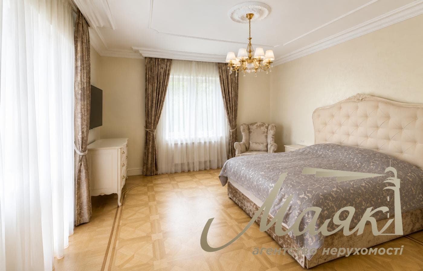 Оренда просторого будинку з ремонтом площею 341 м² у котеджному містечку, с. Підгорці — 12 км від Києва, Обухівський район, Київська область.