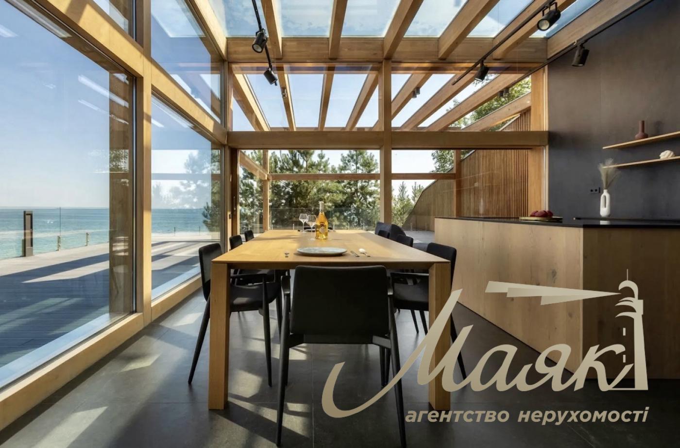 Продаж будинку Джеймса Бонда