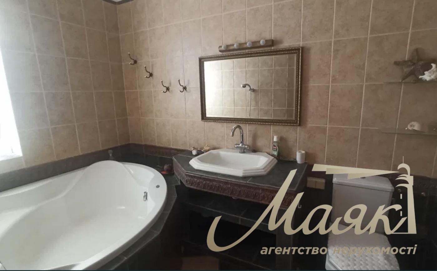 Sale of house (430m2) with swimming pool s.Lesniki