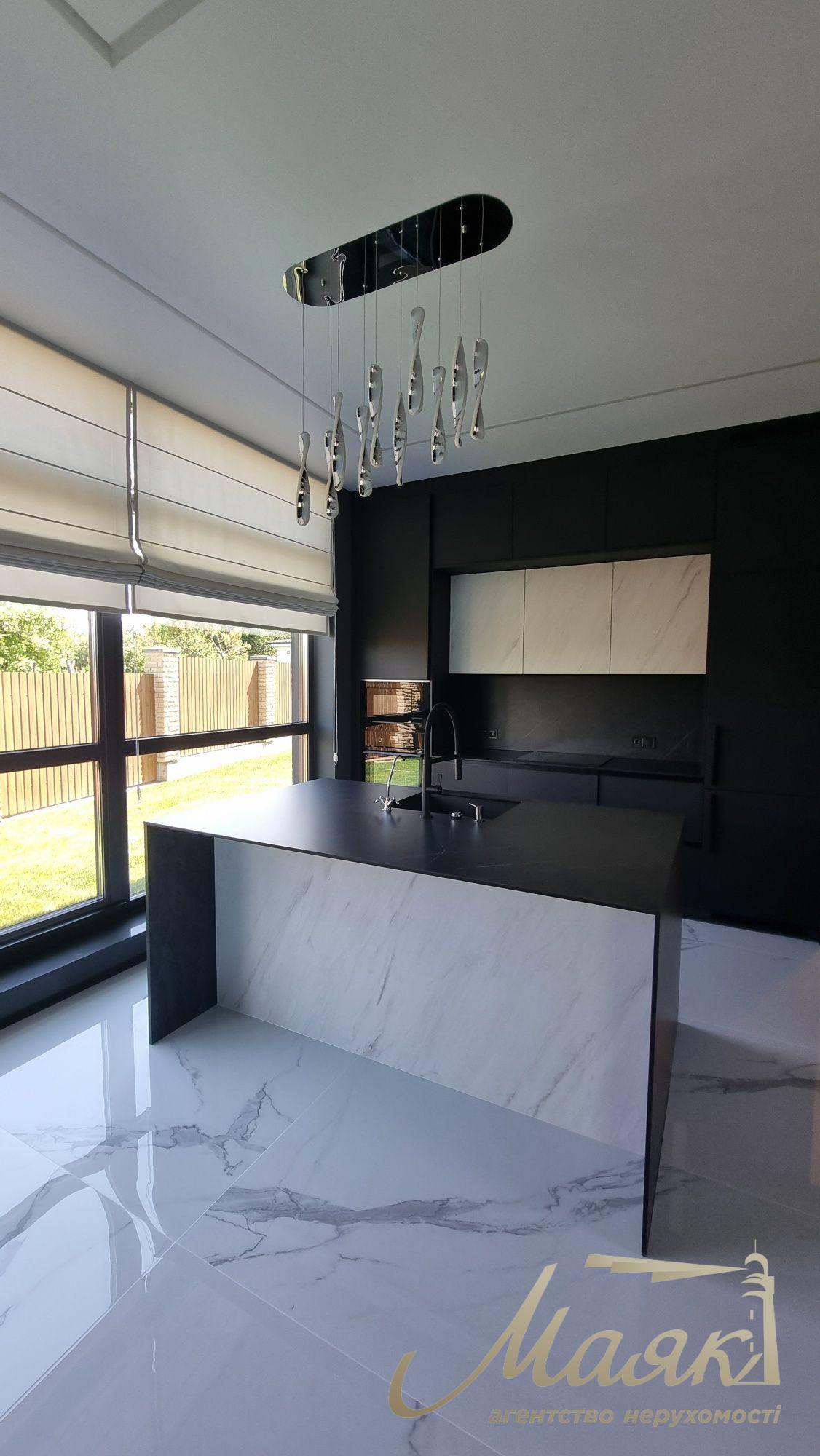 Продаж нового сучасного будинку в стилі Hi-Tech у селі Гатне