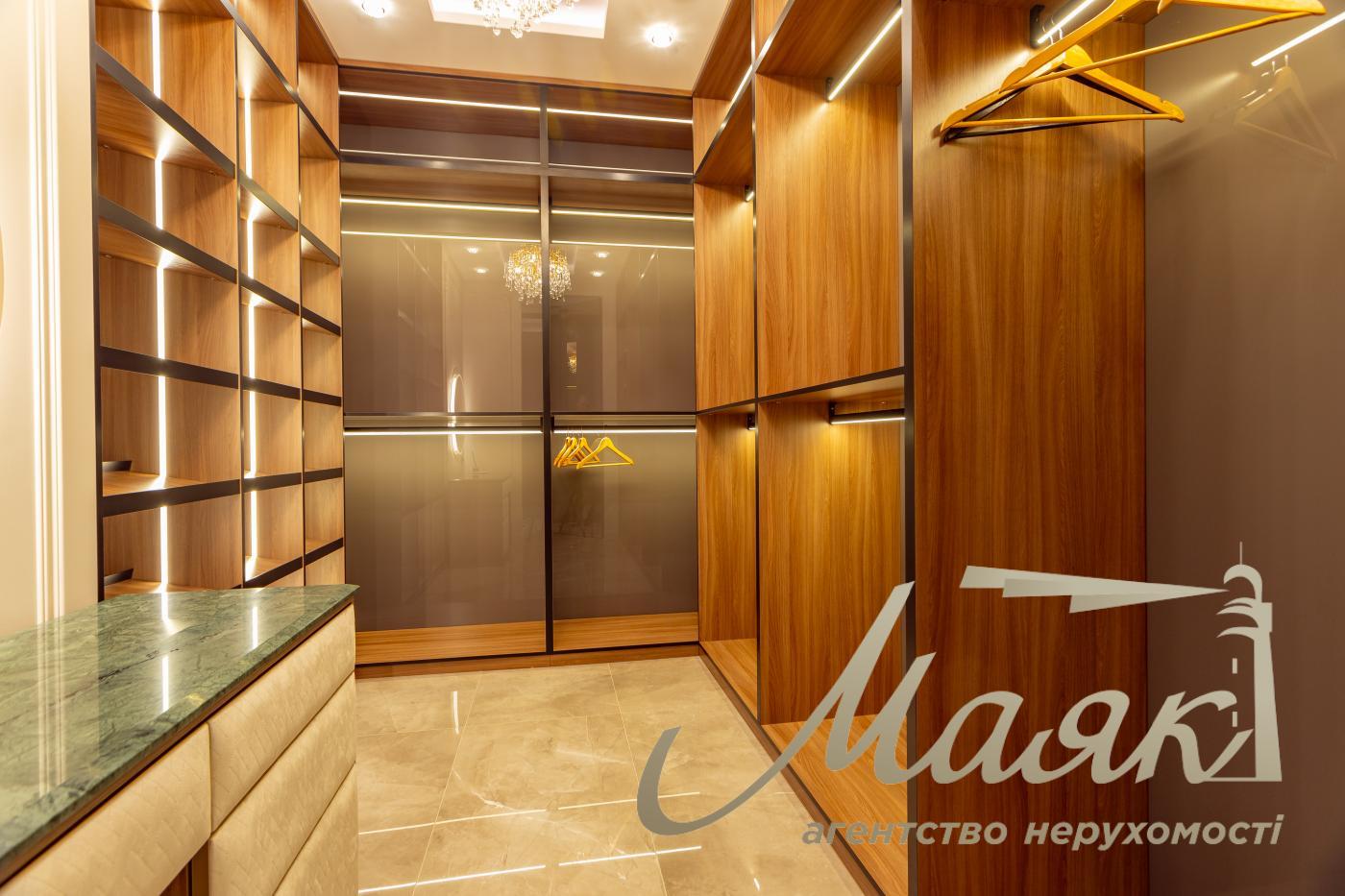 Продаж пентхауса 195 м² з терасою та дизайнерським ремонтом у ЖК Park Avenue VIP, Київ