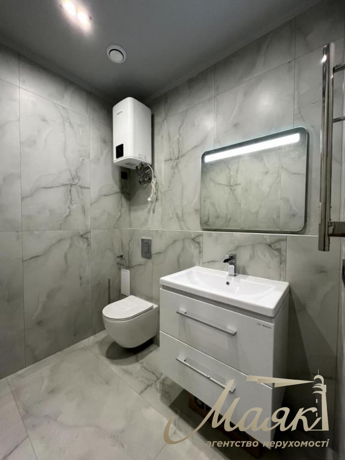 Оренда фасадного приміщення 89 м.кв. ЖК Дельмар, Центр