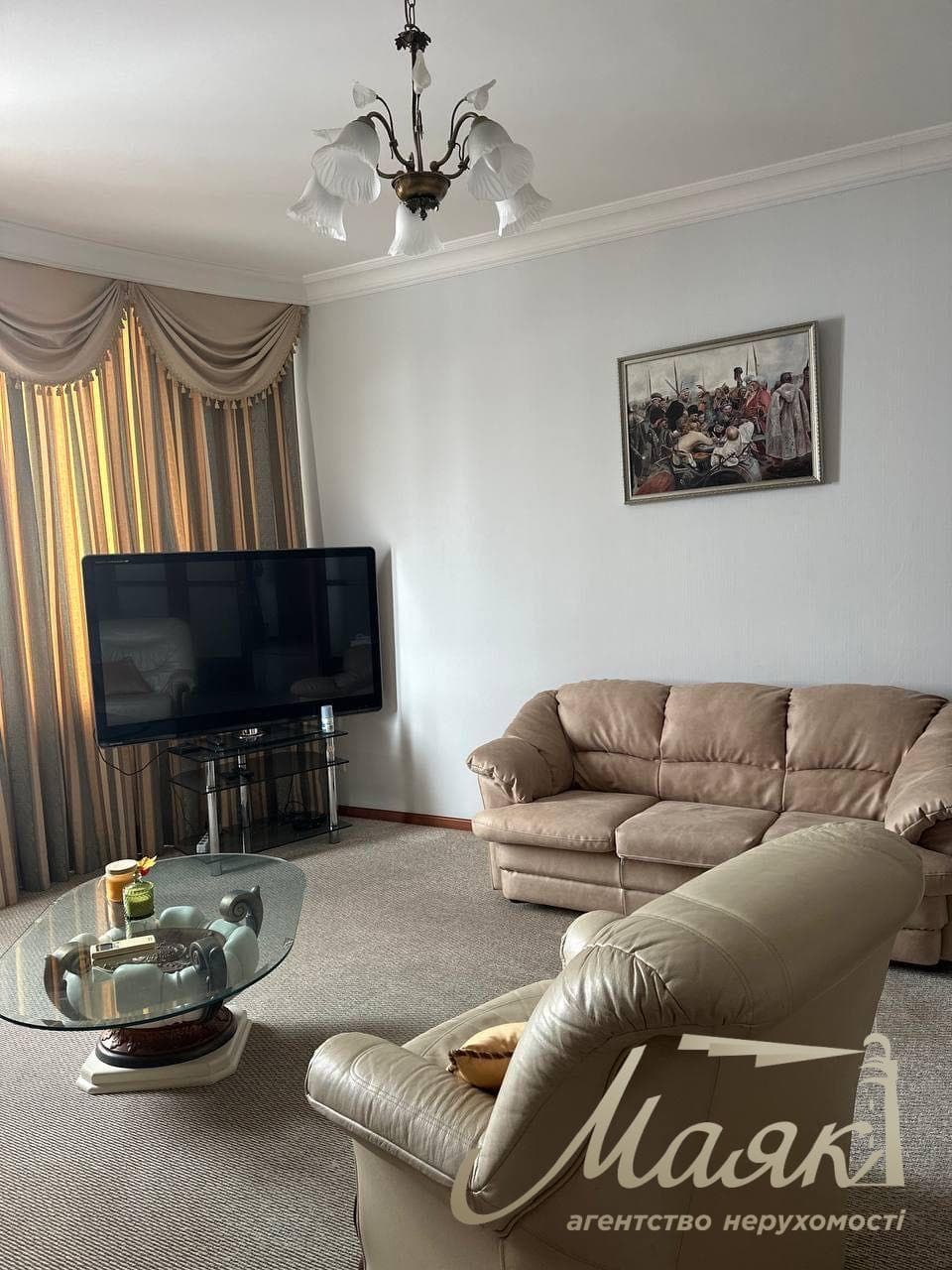 3-room apartment for rent at 12E Ivasyuka Ave., Obolonska Embankment.