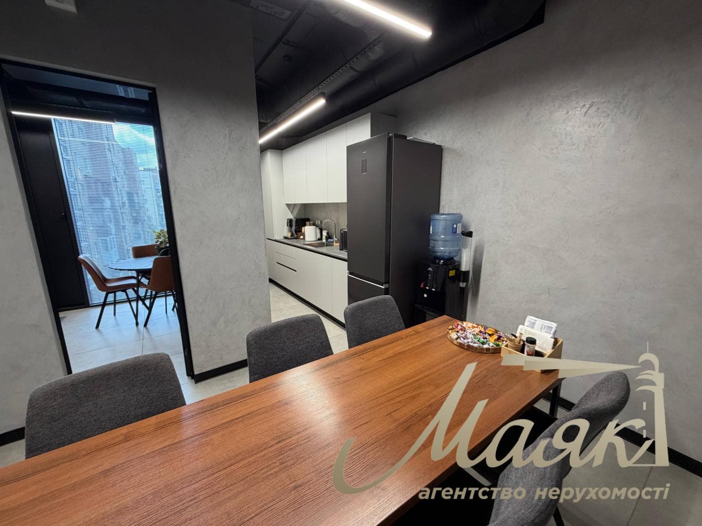 Оренда офісу 412 у бізнес-центрі на вул. Красилівській, станція метро «Васильківська»