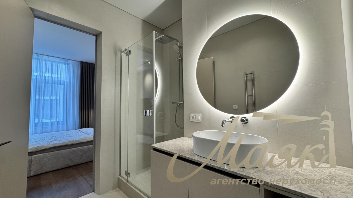 For sale 3-room apartment Residential Complex Novopecherskie Lipki, Dragomirova str.