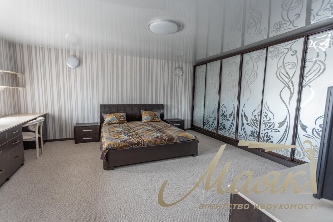 Продажа видового трехуровнего пентхауса 555м2, Ковпака 17, Нижний Печерск, метро Лыбедская