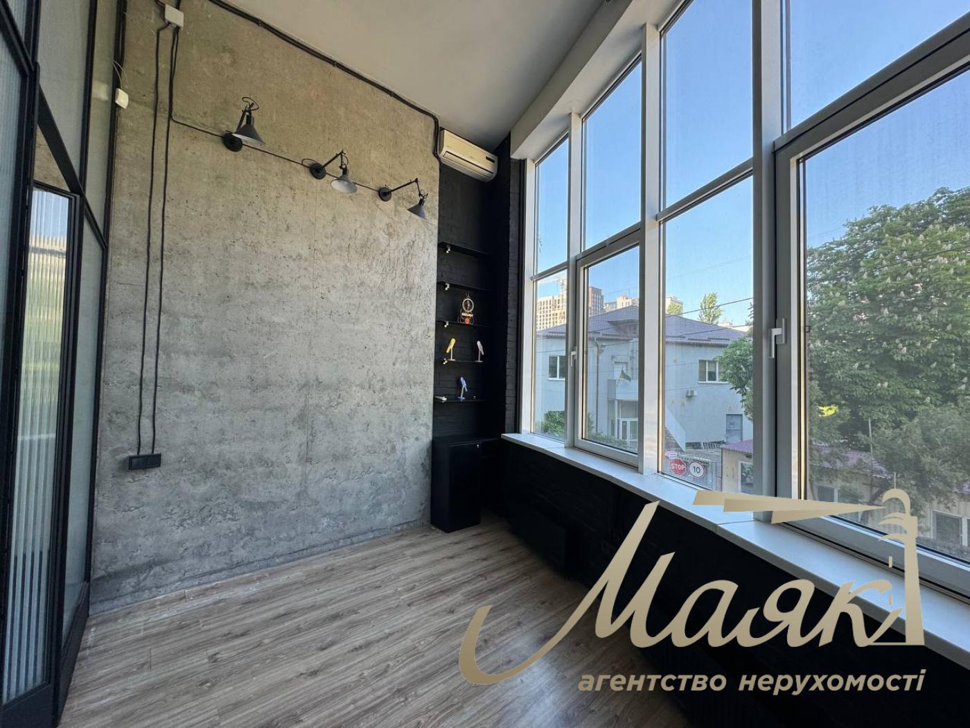 Sale of commercial premises 160 m2 in residential complex Prestige Hall, Tyutyunnika 37/1, Center