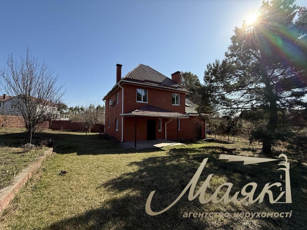 For sale house 140 m2, in the village. Khodosovka, Obukhiv direction, Kiev region, plot - 8 sotok, near the forest and lake.