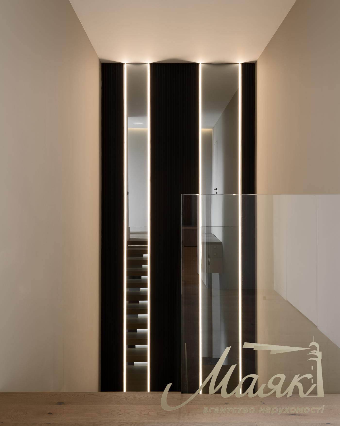 Sale of 2-storey townhouse 296m2, (3.5 hundredths) Kozin